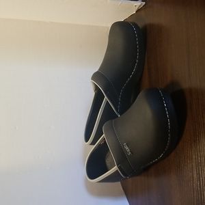 Santa Black Leather Clogs